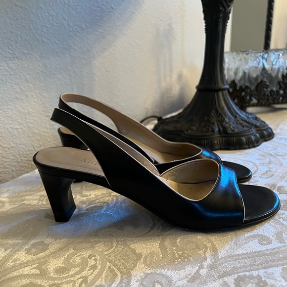 Ann Taylor Clio leather slingback pumps size US 6 1/2M black and cream. - Picture 4 of 11